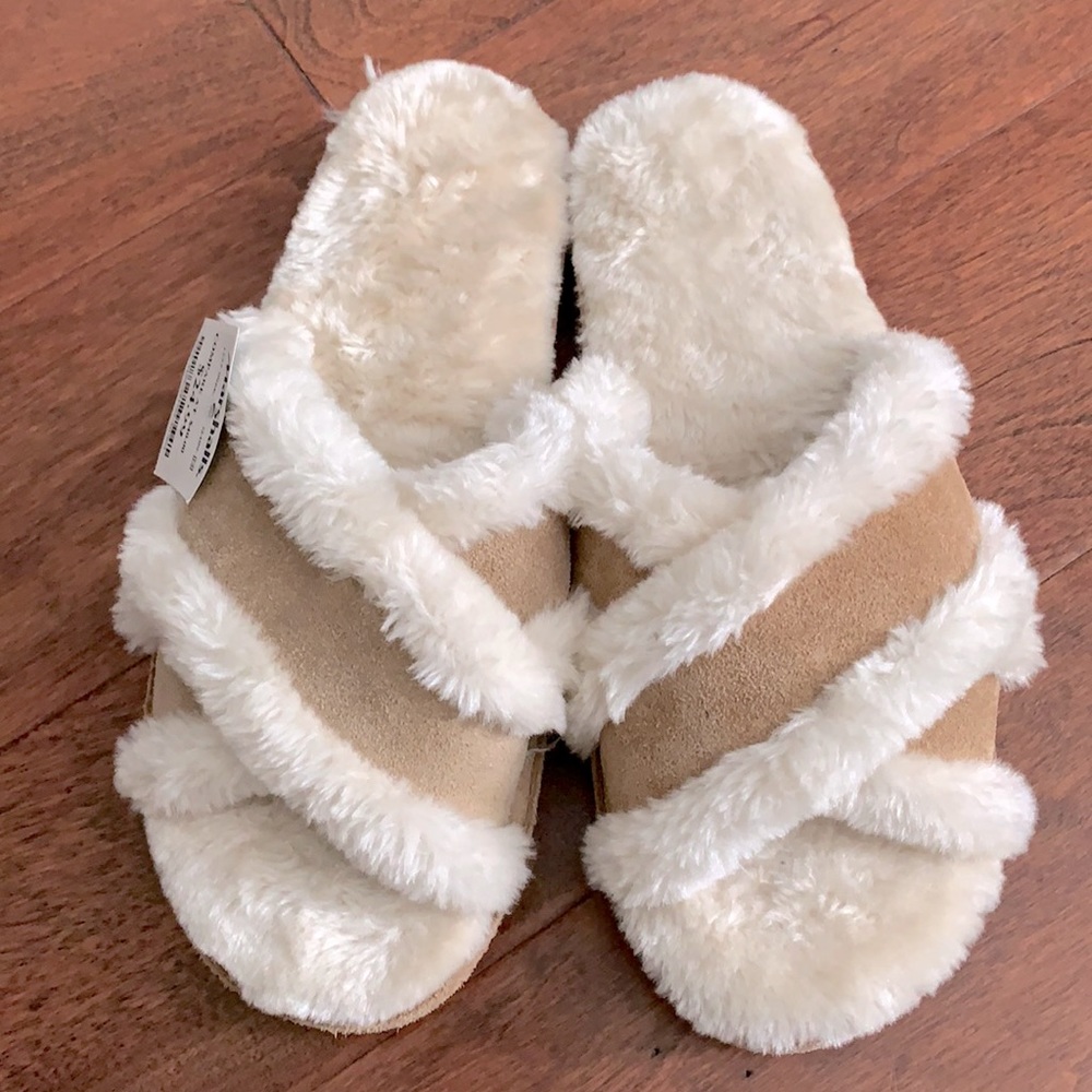 Minnetonka leather fluffy slippers